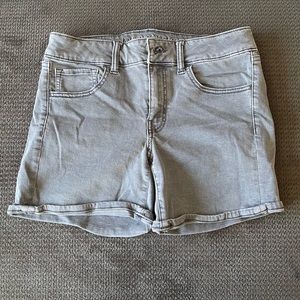 American Eagle Gray Super Stretch Midi Shorts Size 8 Excellent Condition!